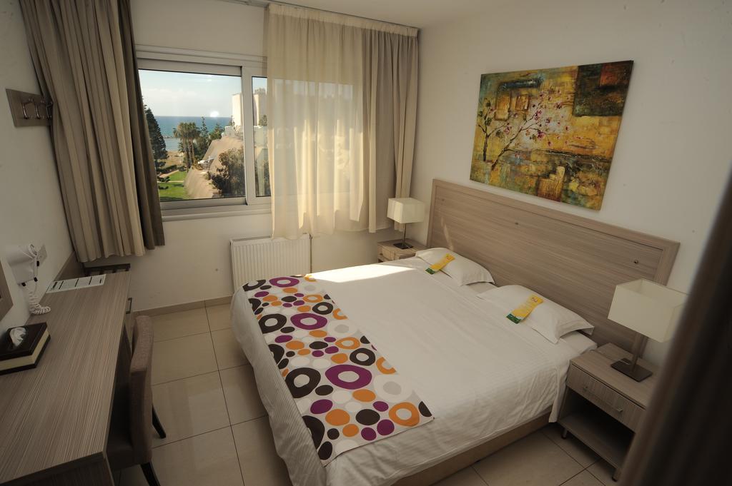 Aparthotel Frixos 3*
