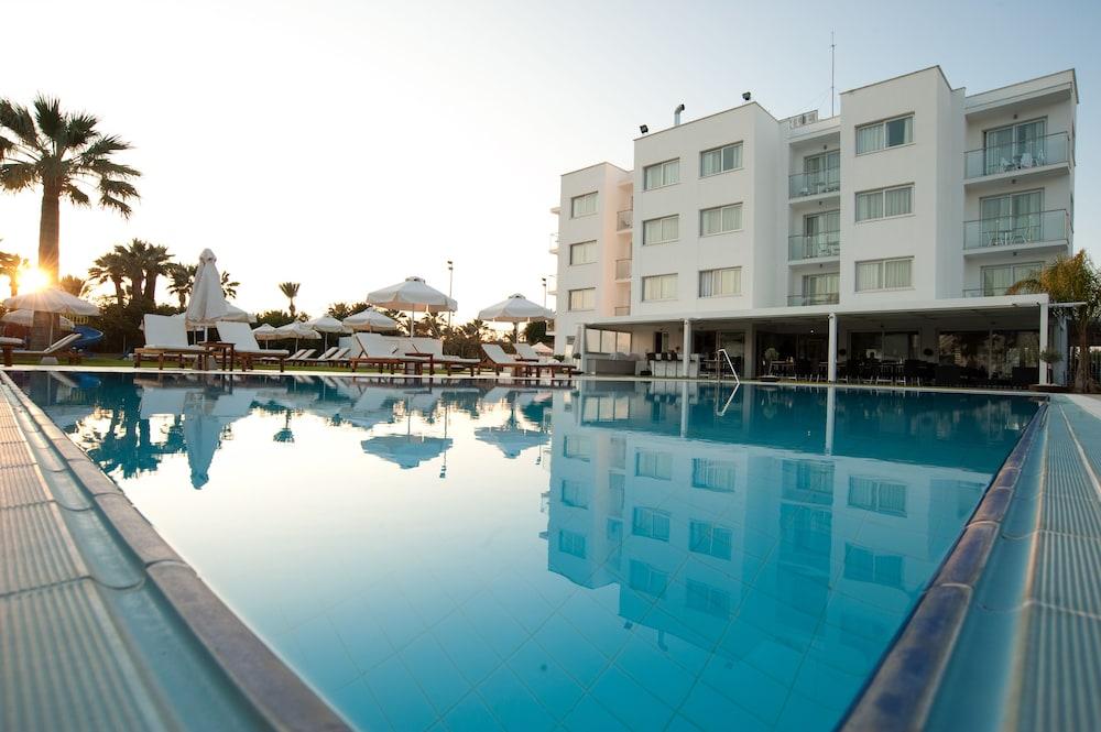Frixos 3* Larnaka