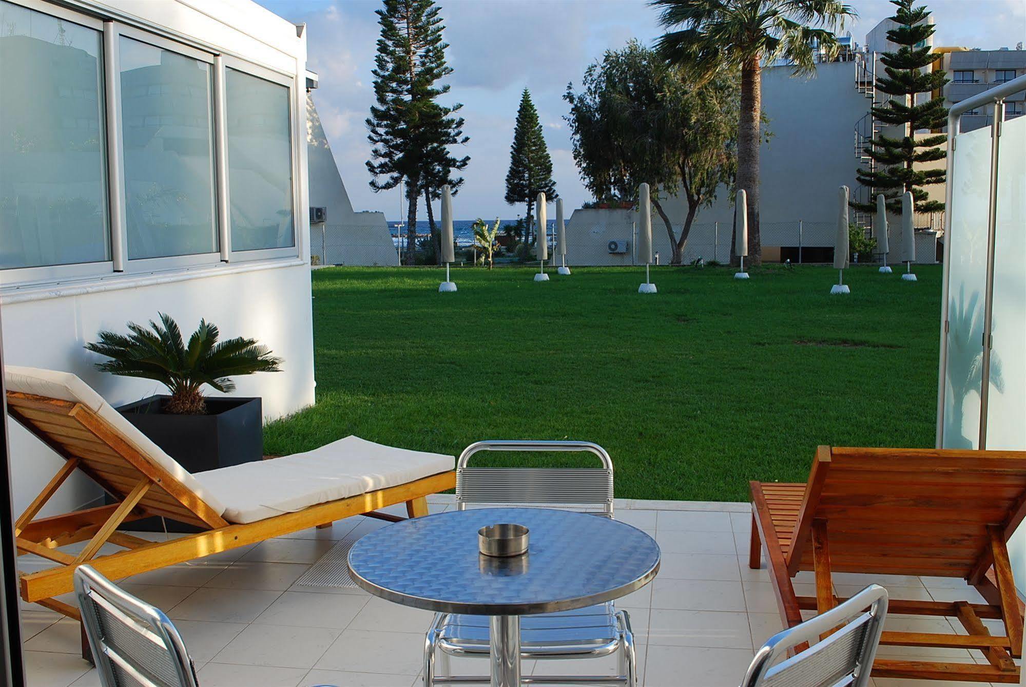 Aparthotel Frixos Larnaka
