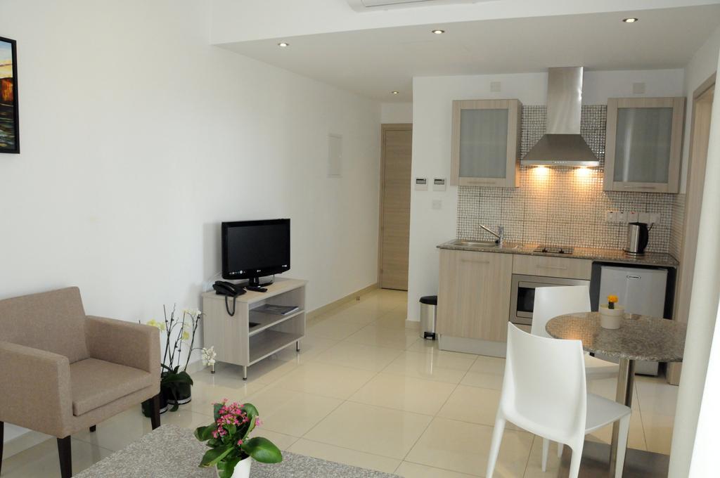 Aparthotel Frixos Larnaka